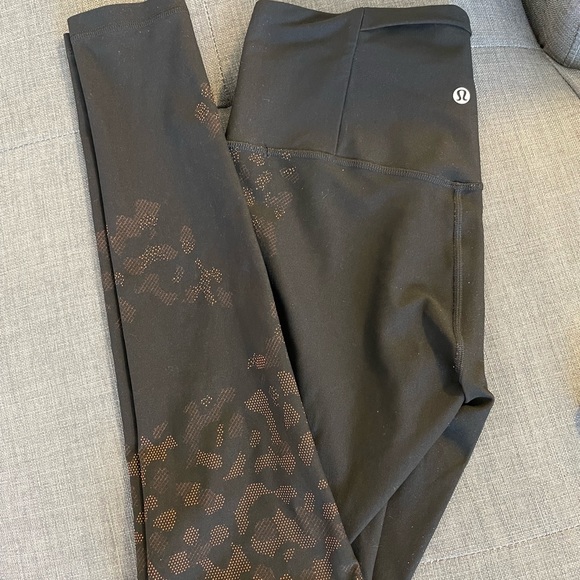 Lululemon Mapped Out High Rise Tight 28" *Camo Black/Brick Size 8 - Picture 3 of 6